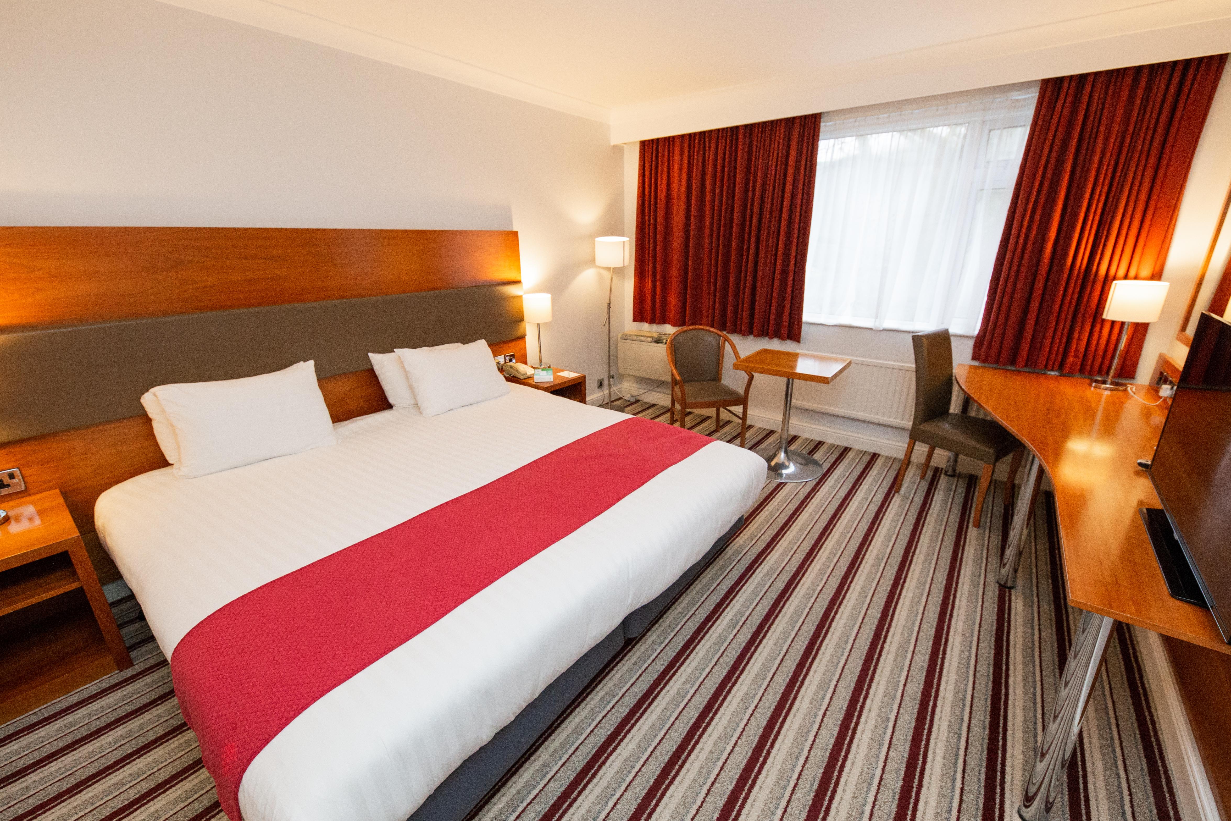 Holiday Inn Newport By Ihg Exterior photo