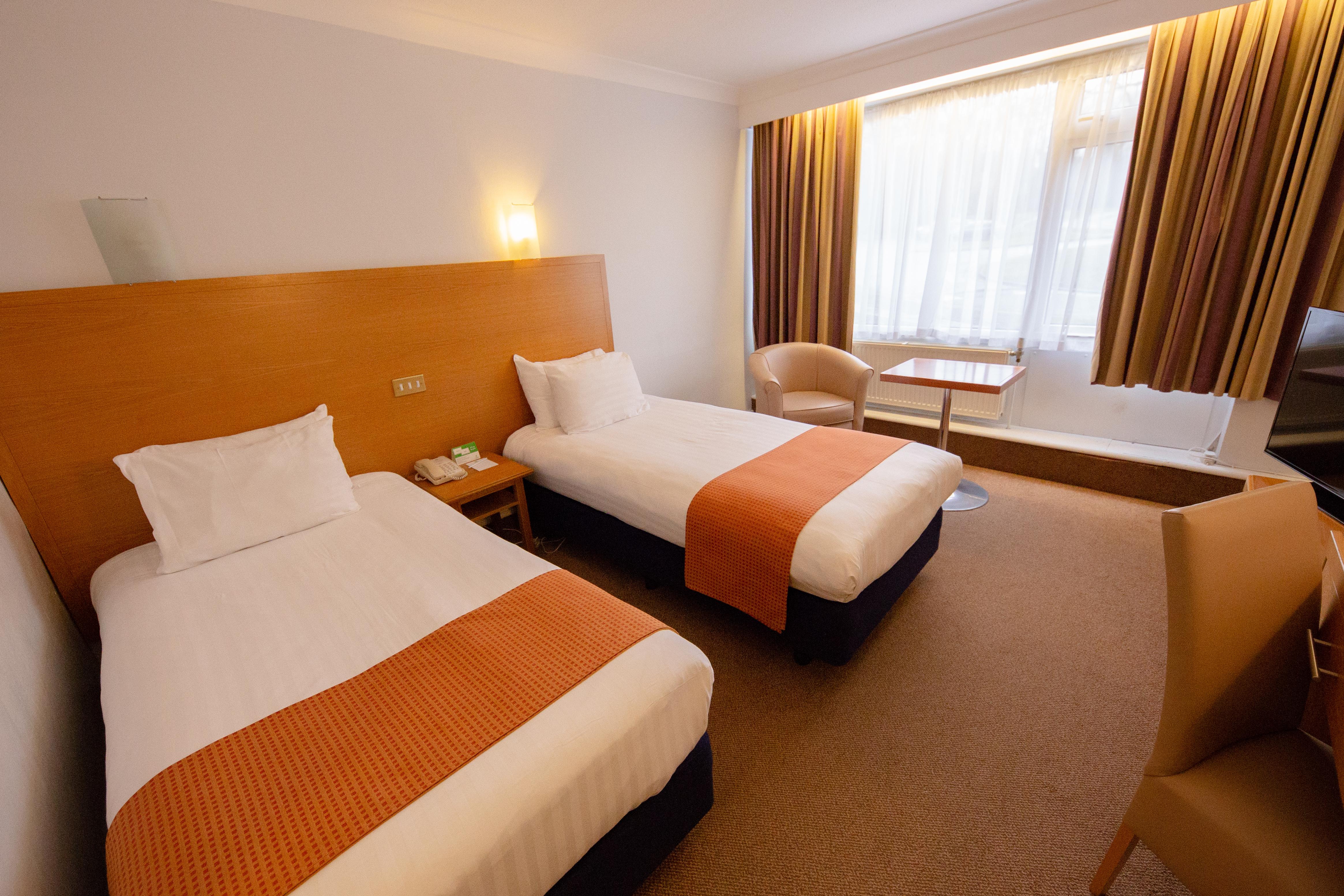 Holiday Inn Newport By Ihg Exterior photo