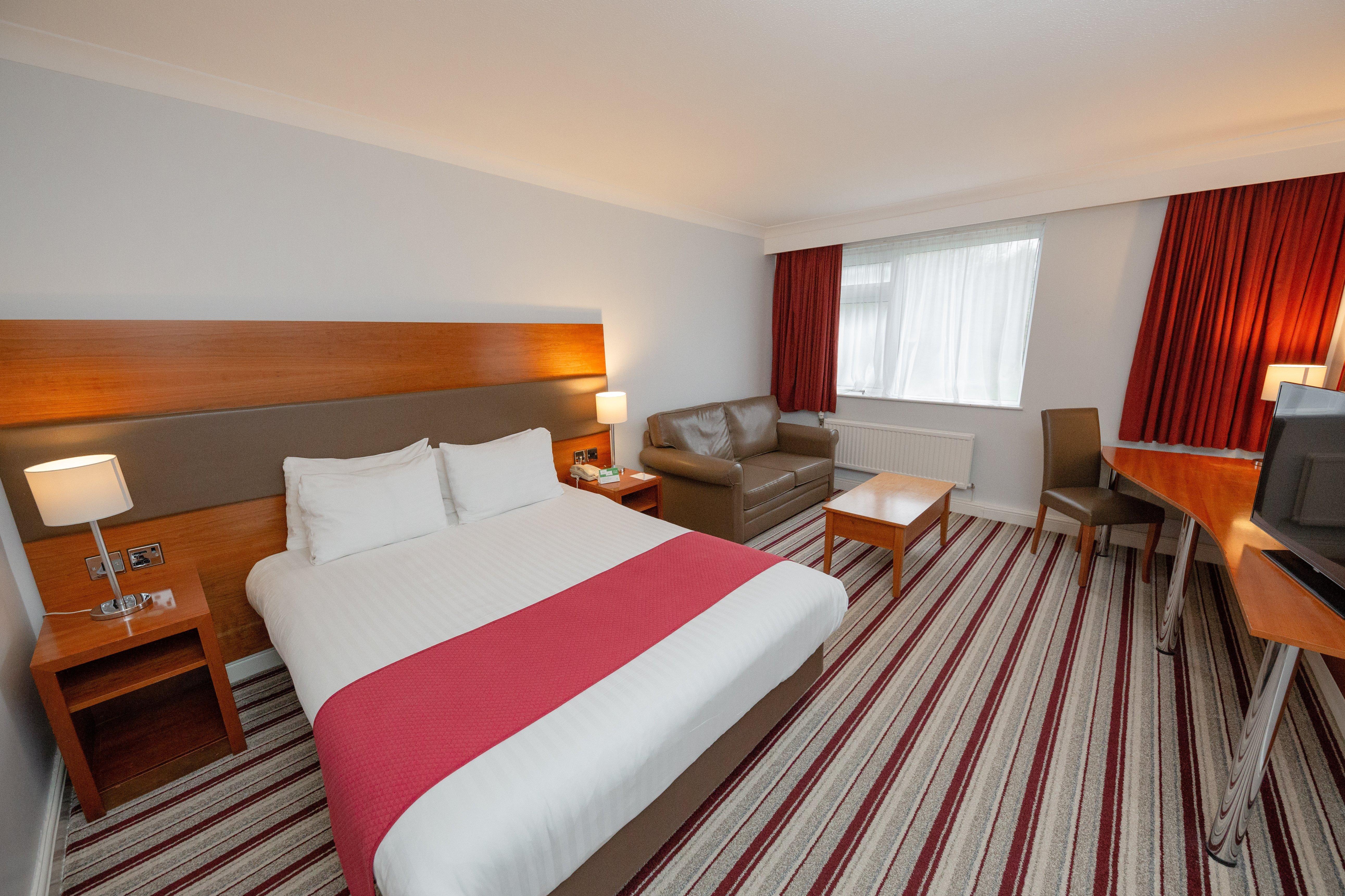 Holiday Inn Newport By Ihg Exterior photo