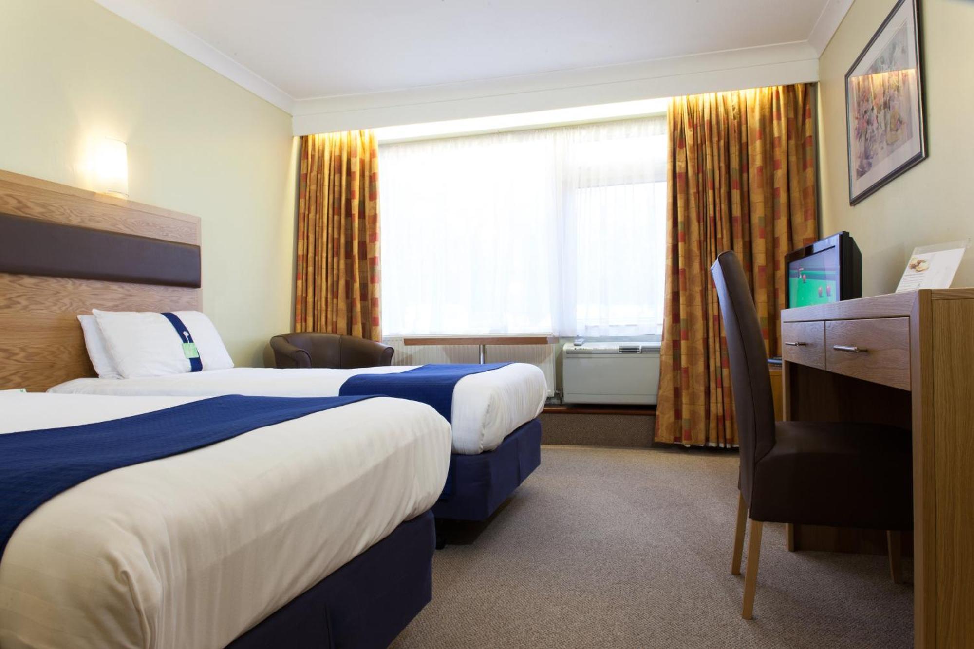 Holiday Inn Newport By Ihg Exterior photo