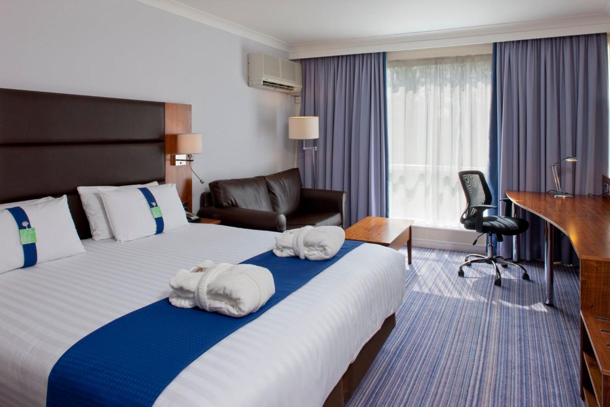 Holiday Inn Newport By Ihg Exterior photo