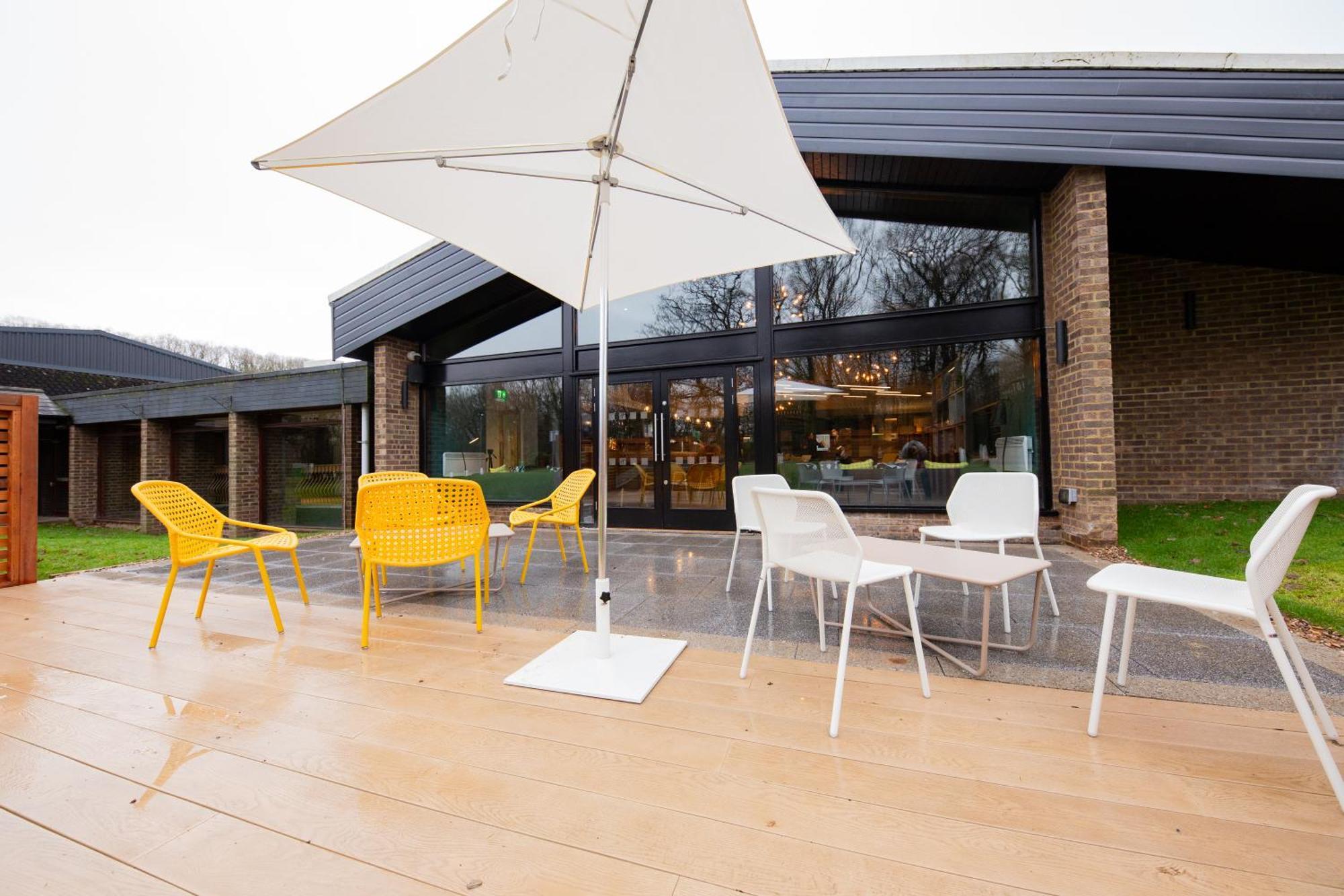 Holiday Inn Newport By Ihg Exterior photo