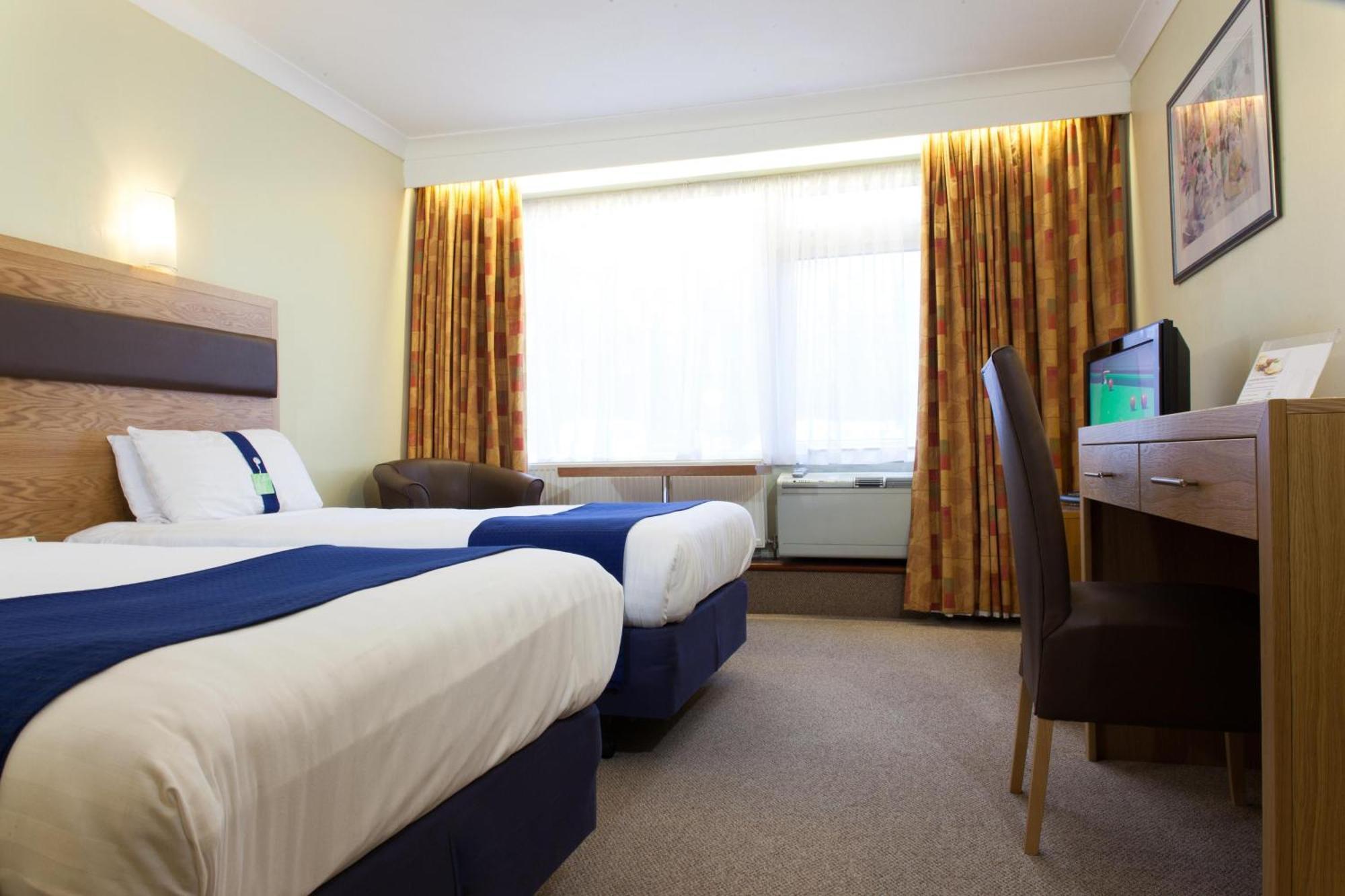 Holiday Inn Newport By Ihg Exterior photo