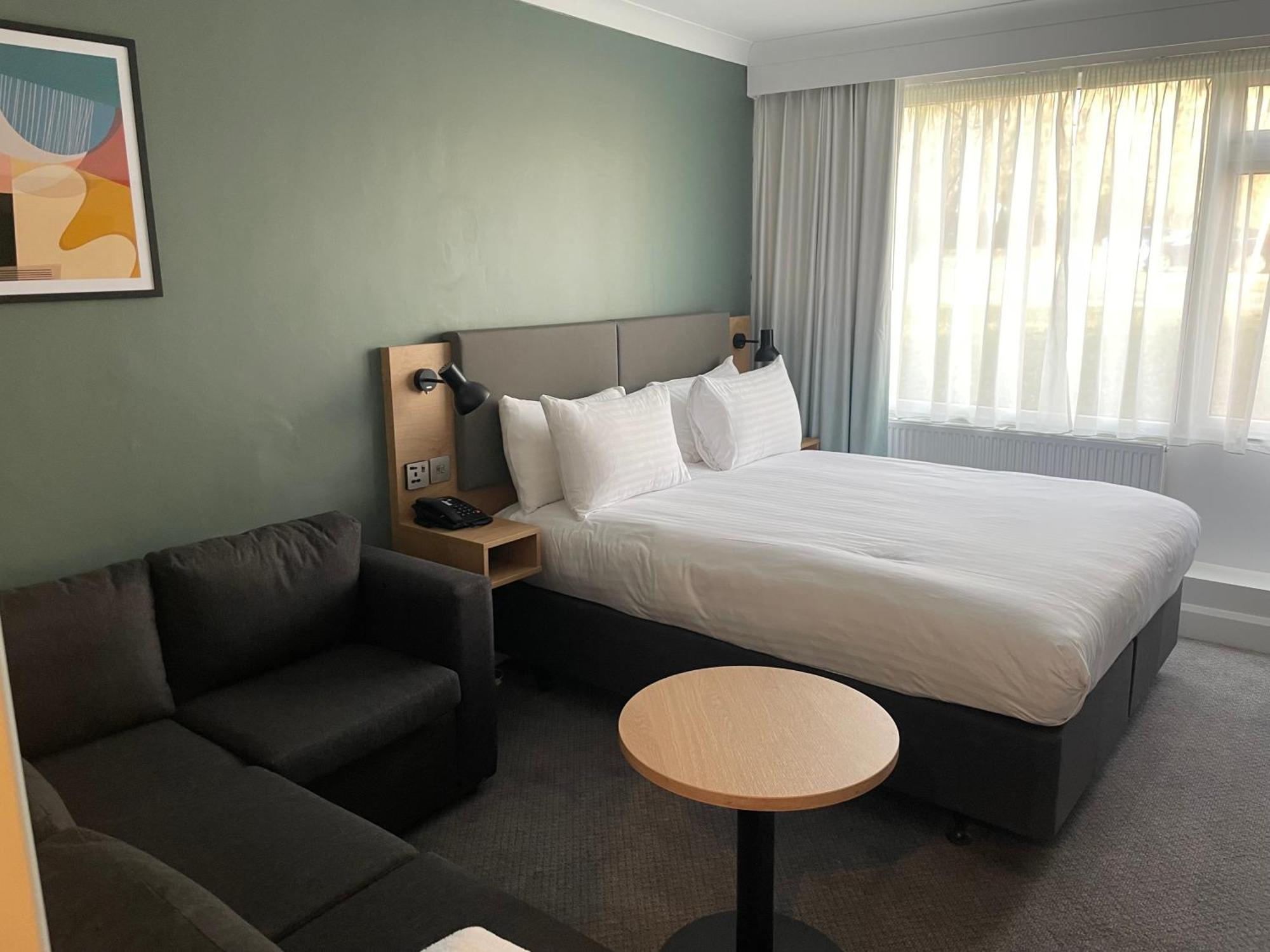 Holiday Inn Newport By Ihg Exterior photo